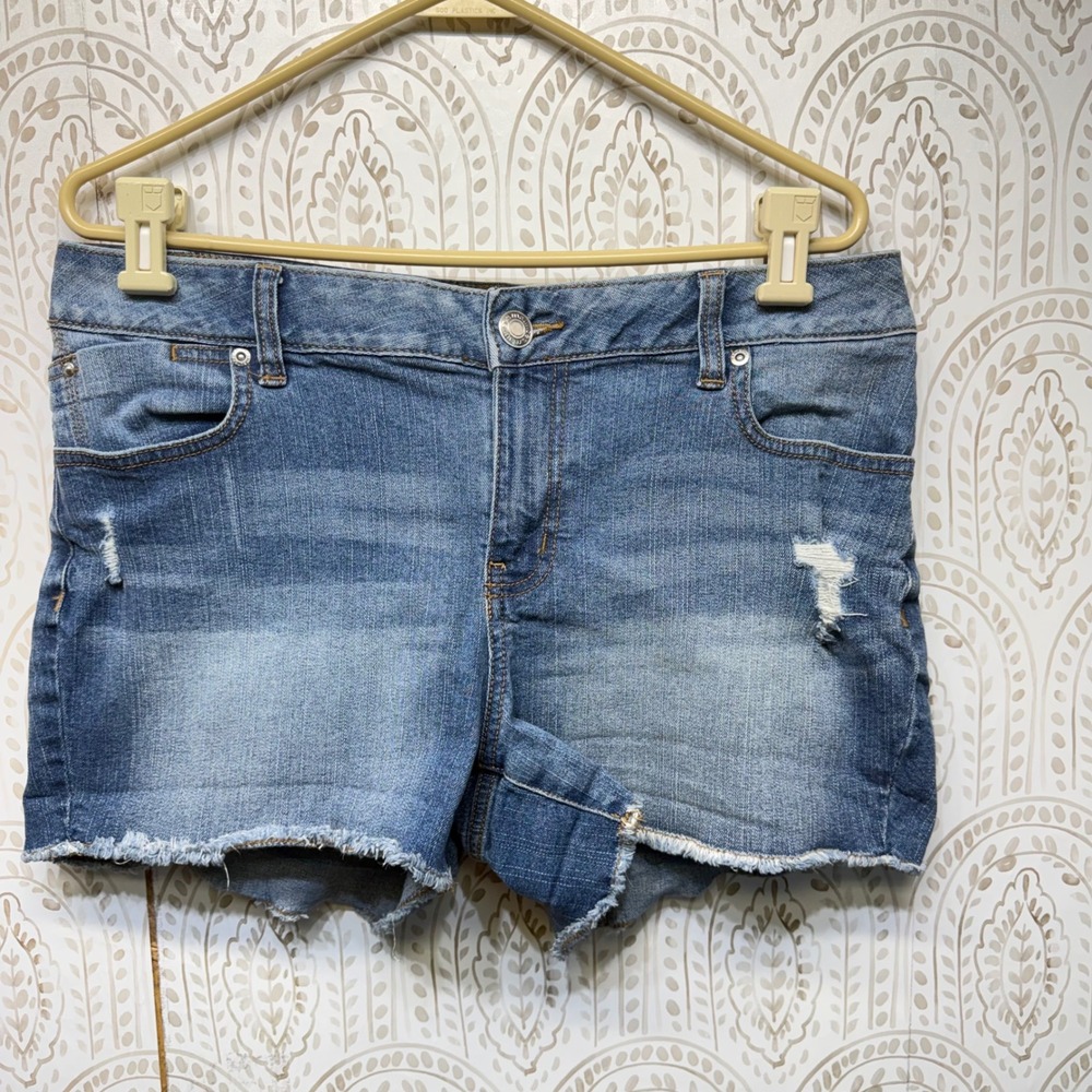Maurices Denim Shorts Womens 12 Blue Distressed Raw Hem Mid Rise Jean Shorts - Picture 1 of 7